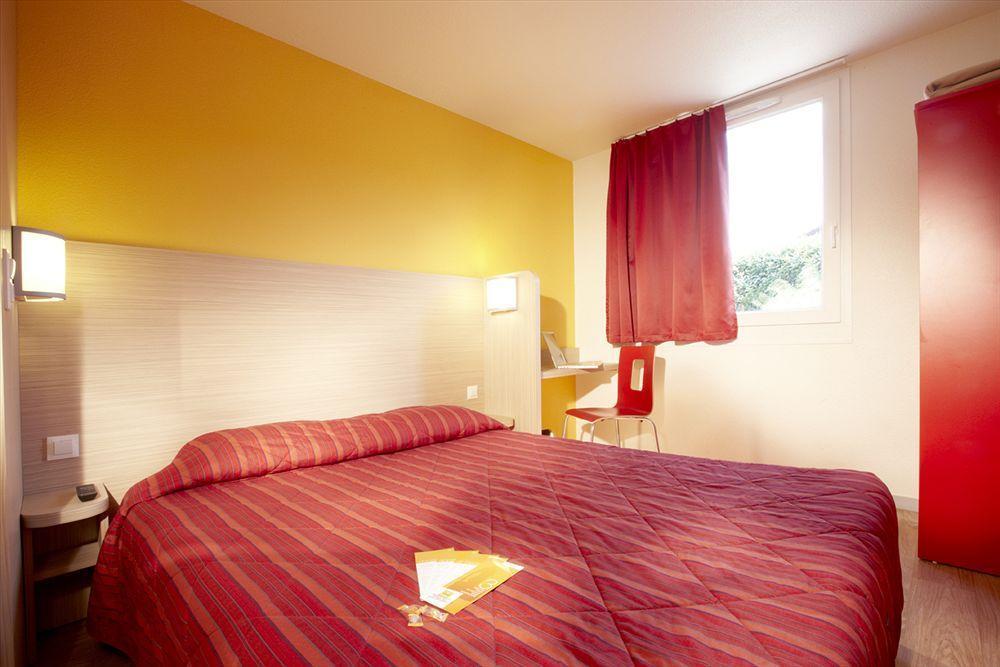 B&B Hotel Cholet Nord ภายนอก รูปภาพ