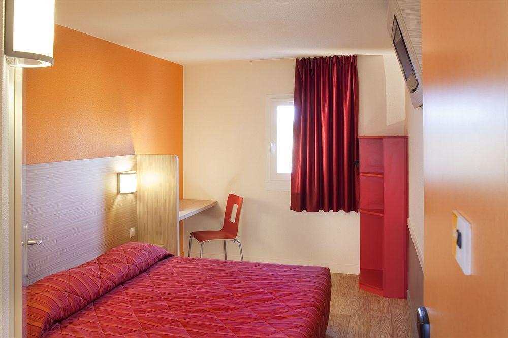 B&B Hotel Cholet Nord ภายนอก รูปภาพ